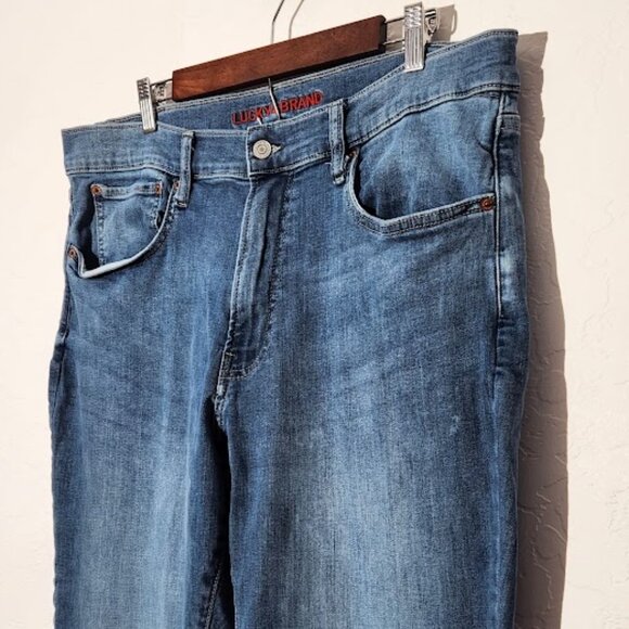 Lucky Brand Men's 223 Straight Jeans in size 36 - Picture 2 of 5